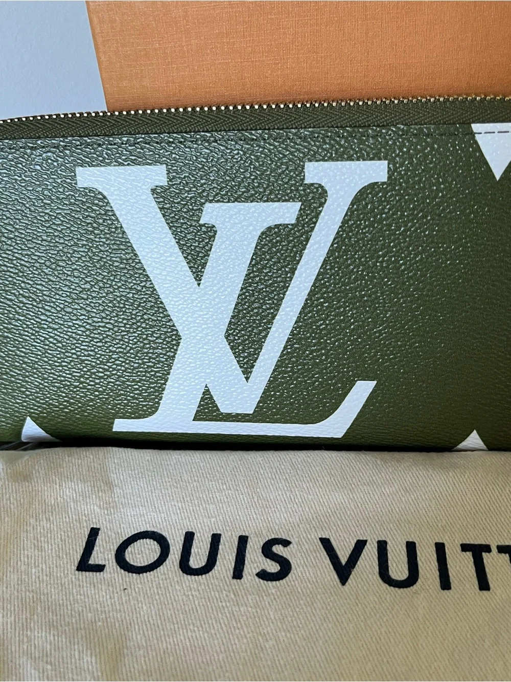 Louis Vuitton Monogram Giant Zippy Wallet
